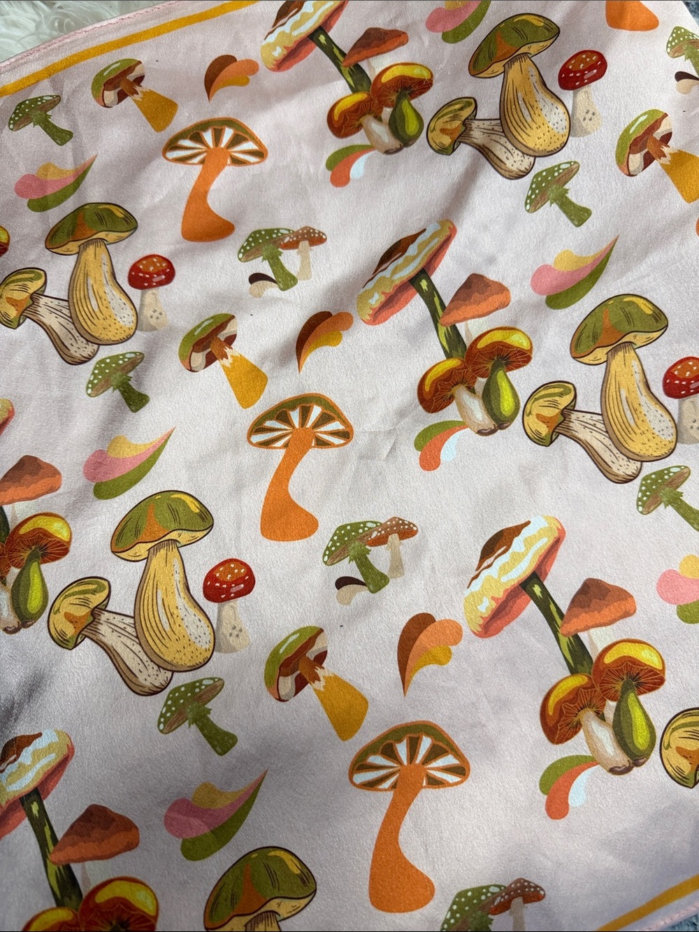 Urban Outfitters Trippy Mushroom Print Headscarf 18”square - Picture 2 of 5